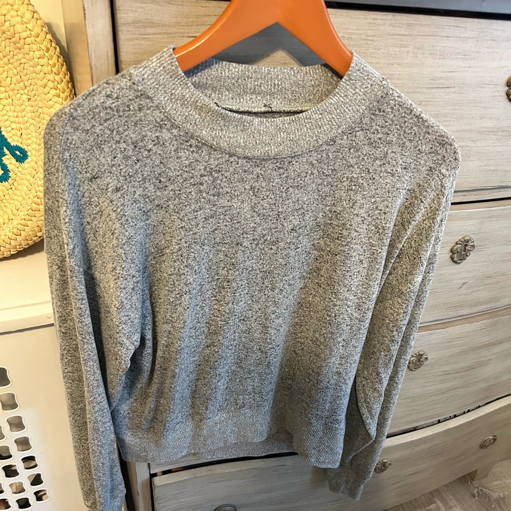 Light crew neck sweater